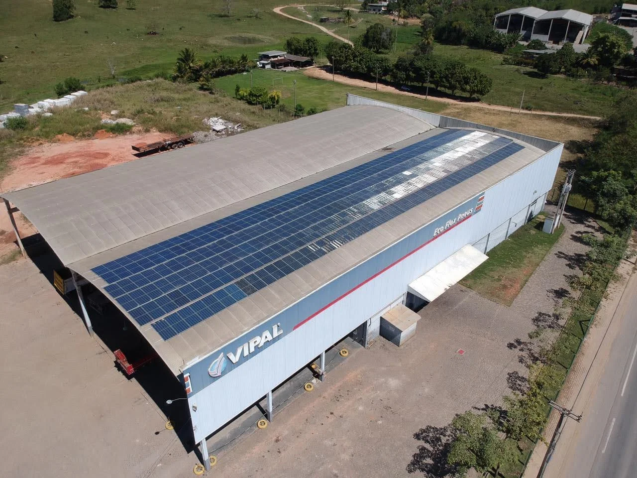 Projeto solar em indústria de recauchutagem de pneus